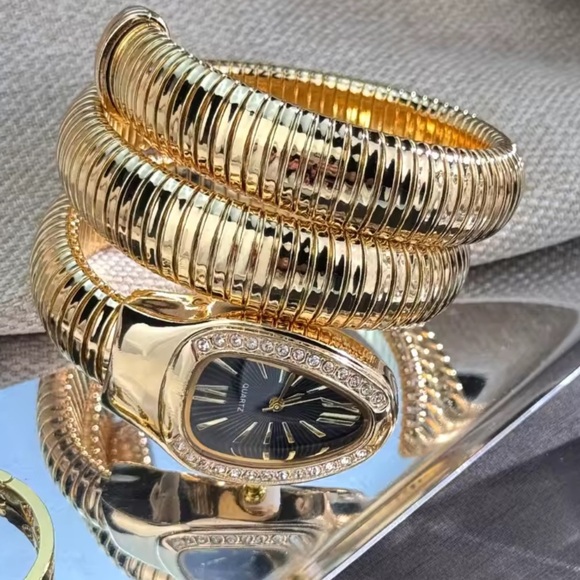 Serpent serpentine snake classic Gold Women's Watch with Black Dial - Picture 10 of 10